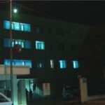 Tragjedi në QSUT, foshnja 2-muajshe nga Korça ndërron jetë, dërguar me urgjencë për trajtim të specializuar, gjendje kritike, përpjekje mjekësh, vdekje disa orë pas mbërritjes, rast marrë në shqyrtim nga organet hetimore, materialet referuar Prokurorisë së Korçës, verifikime për shkaqet e vdekjes, dyshohet kequshqyerje, nuk përjashtohen probleme të tjera shëndetësore, pritet ekspertizë mjeko-ligjore dhe hetime të mëtejshme.