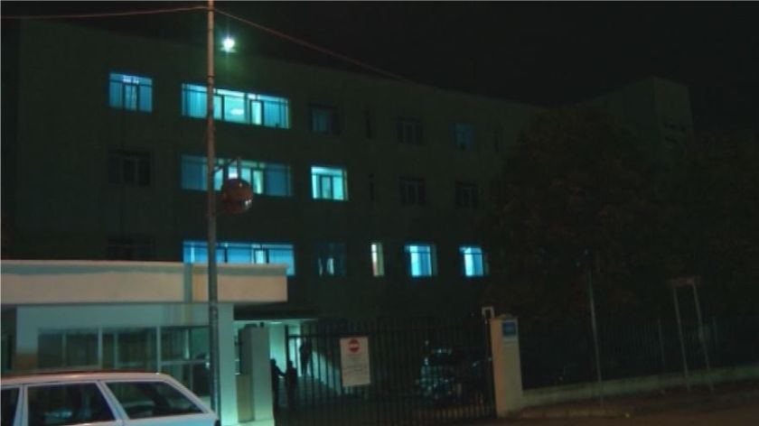 Tragjedi në QSUT, foshnja 2-muajshe nga Korça ndërron jetë, dërguar me urgjencë për trajtim të specializuar, gjendje kritike, përpjekje mjekësh, vdekje disa orë pas mbërritjes, rast marrë në shqyrtim nga organet hetimore, materialet referuar Prokurorisë së Korçës, verifikime për shkaqet e vdekjes, dyshohet kequshqyerje, nuk përjashtohen probleme të tjera shëndetësore, pritet ekspertizë mjeko-ligjore dhe hetime të mëtejshme.