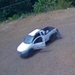 fëmijë, frenë dore, makinë, babai, reagim, qetësi, prindërim, edukim, mësim, incident, siguri rrugore, vetëkontroll, durim, familje, video virale, rrjete sociale, gabim, përgjegjësi, këshillë, shembull pozitiv, prind, vogëlush, moment paniku, komunikim, sjellje prindërore, ngjarje virale