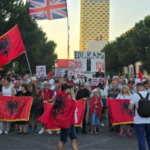 Protestuesit marshojnë për të 44-ën ditë drejt Kryeministrisë