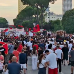 Dita e 45-të e protestës në Tiranë, tubuesit marshojnë drejt Kryeministrisë