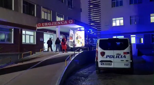 Vlorë, paraburgimi i Vlorës, i paraburgosur, 50-vjeçar, shtetas nga Maqedonia e Veriut, ndërron jetë, arrest kardiak, Spitali Rajonal i Vlorës, transportohet me urgjencë, ekspertiza mjeko-ligjore, hetime, kronikë, lajme Vlorë, vdekje në paraburgim