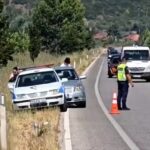 Aksident në aksin Levan-Tepelenë/ Përplasen dy makina, katër persona të lënduar