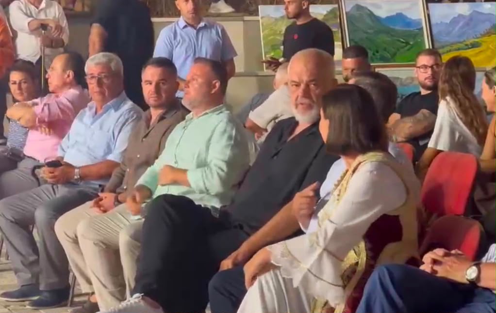 Edi Rama, Nertil Bellaj, Bashkia Selenicë, shkrirja e Selenicës, Reforma Territoriale, Bashkia Vlorë, fshati Vajzë, festa e Vajzës, Labëria, Këshilli Bashkiak Selenicë, territoriale, Vlorë, Selenicë, Edi Rama në Vajzë, bashkimi me Vlorën.