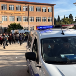 11 të plagosur nga të shtënat pranë një shkolle në Turqi, arrestohet autori